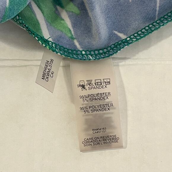 Tropical Womens Top Sz M Palm Leaves Resort Vacation Vibrant Flowy Modest Relax. - Picture 7 of 8